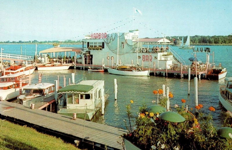 Harbor Inn (Harbor Bar) - Vintage Postcard (newer photo)